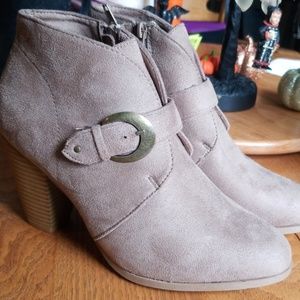 Maurices Ankle Booties Womens Size 8 Never Worn